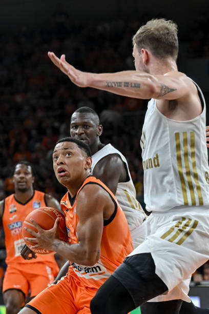 这次首发不 这次首发不